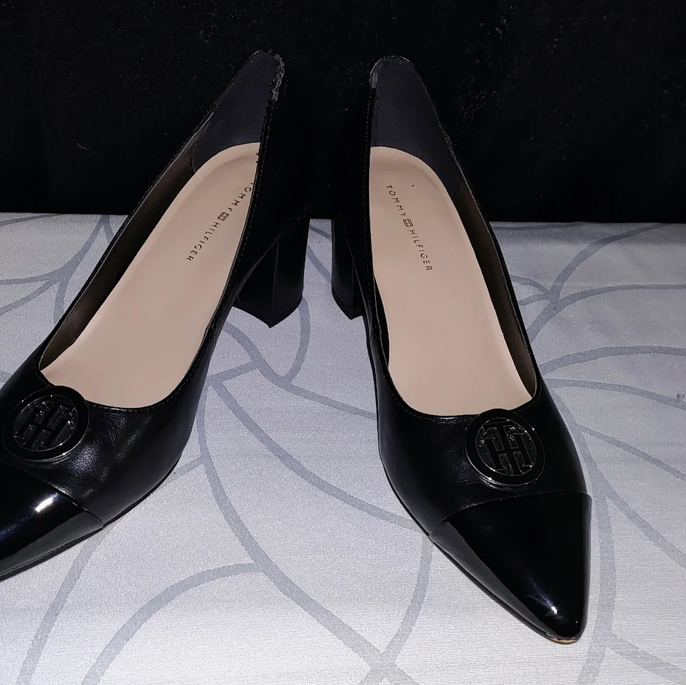 Tommy Hilfiger Women's Black Pumps with silver heel trim Size 6.5 - Picture 4 of 16